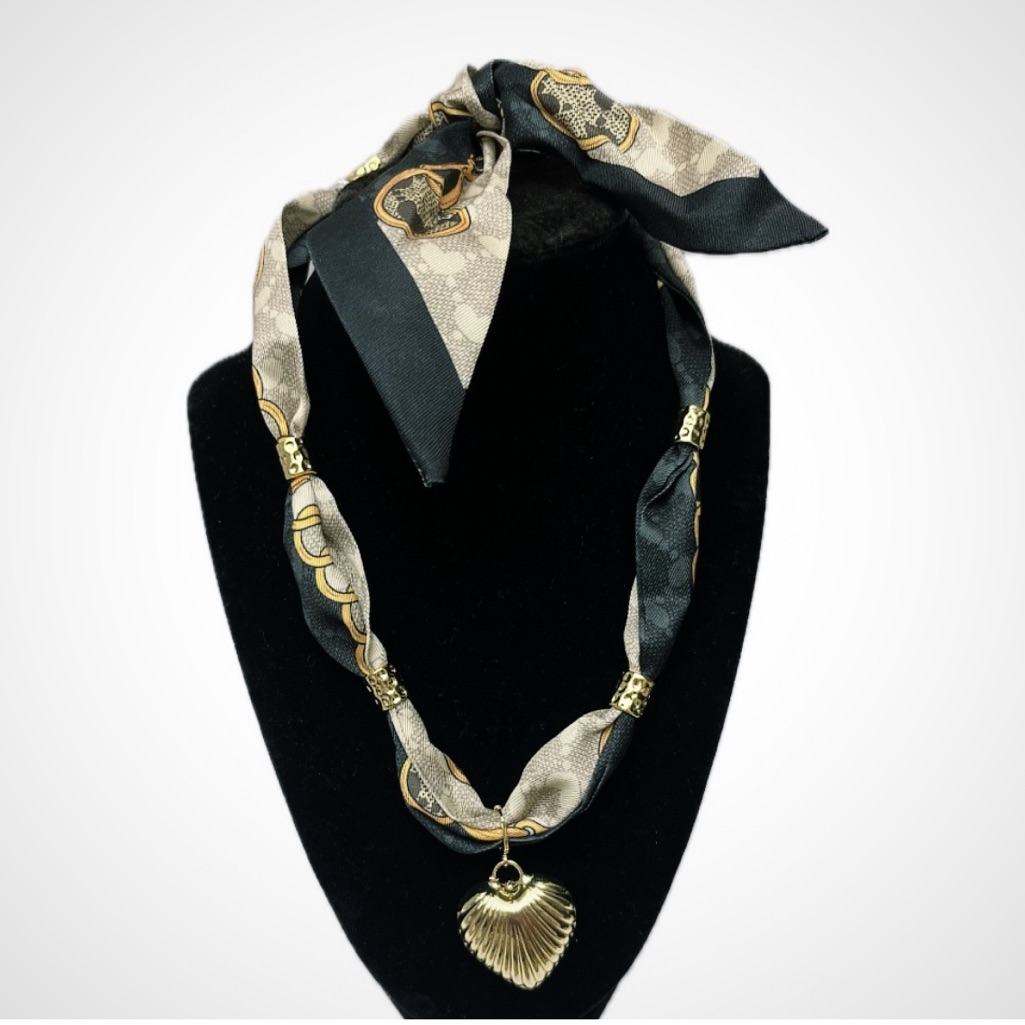 Nwt Gemelli Gorgeous Adjustable Satin Scarf Necklace With Heart Pendant